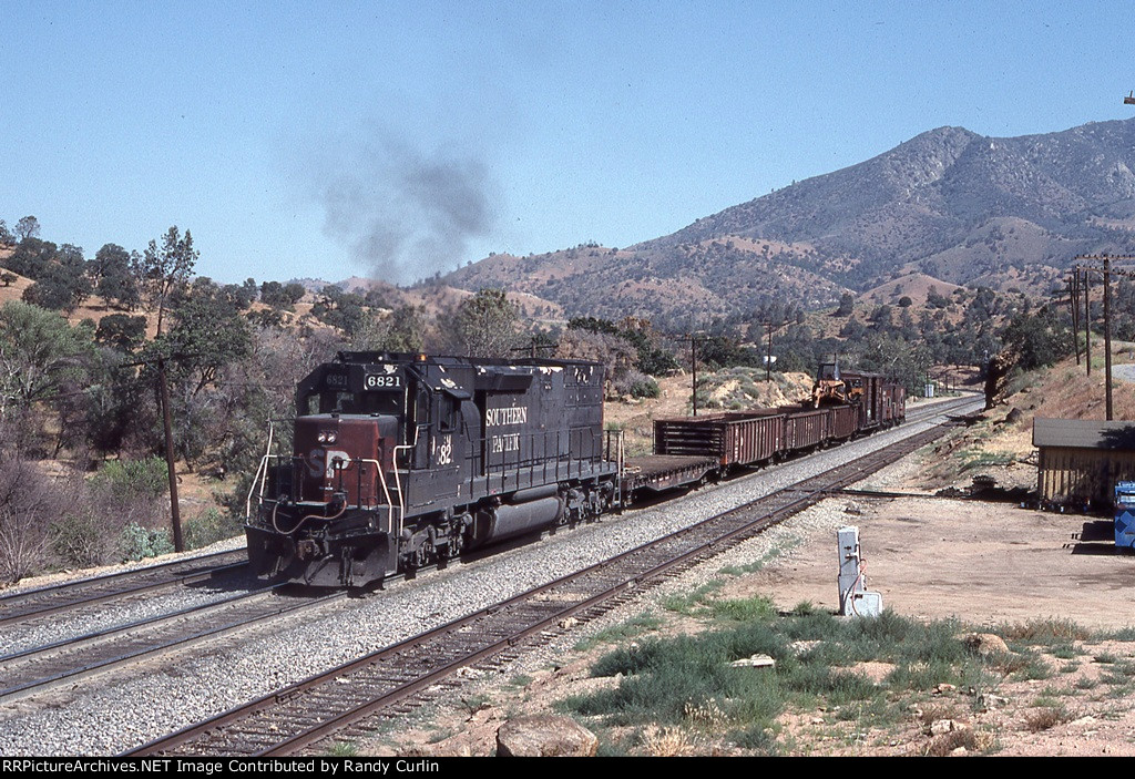 SP 6821 on work train